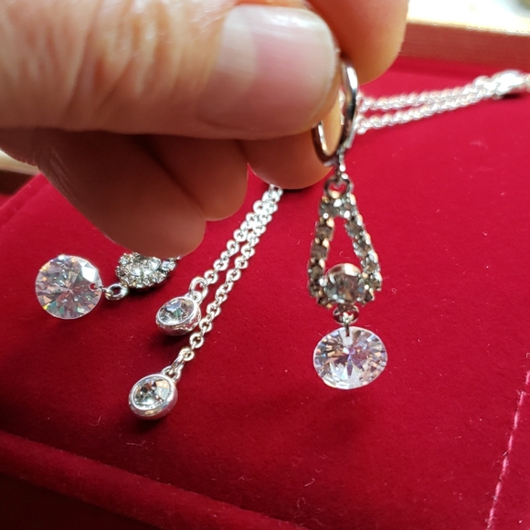 Avon Crystal Necklace Set - Picture 2 of 5